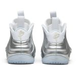 women__nike_air_foamposite_one_chrome_white_aa396_0_78483.jpeg